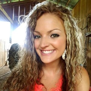 Meet your Posher, Holly